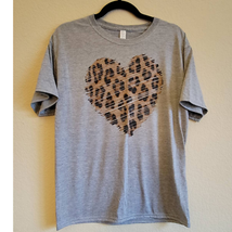 Leopard Distressed Heart on Heathered Gray Graphic Tee - Medium - £22.57 GBP