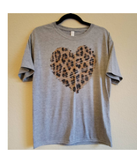 Leopard Distressed Heart on Heathered Gray Graphic Tee - Medium - £22.68 GBP