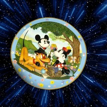 Mickey Mouse &quot;Picnic Fun For Everyone&quot; 3D Plate - £12.73 GBP
