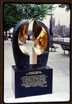 1971 London Jubilee Oracle Sculpture by Alexander Kodachrome 35mm Slide - £2.71 GBP