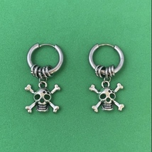 Skull Dangle Drop Earrings for Men Women - £8.83 GBP