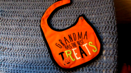 CARTER'S BABY BIB "Grandma has the best treats" orange/brown (baby clths 12) - £1.58 GBP