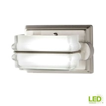 Home Decorators Collection 8-Watt Brushed Nickel Integrated LED Bath Light - £34.91 GBP