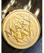 Vtg Mary Kay Lapel Pin The Globe Wrapped In Silver And Gold - $475.79 MXN