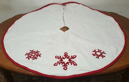 Katie Brown Simply At Meijer Christmas Tree Skirt White w/Red Snowflakes+Hem 47&quot; - £30.36 GBP