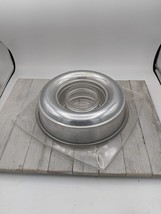 Vintage Aluminum 9&quot; Round Easy Out Ring Jell-O Mold with Clear Serving Tray Lid - £18.30 GBP