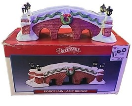 LEMAX DICKENSVALE PORCELAIN LAMP BRIDGE item 13023 Christmas Town Decora... - $240.51 MXN