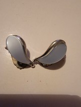 Vintage Womens Earrings VTG Silver Tone  Twist Clip On White Gemstone - £9.60 GBP