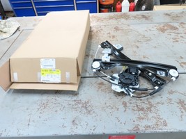 GM 25994200 Power Window Regulator with Motor Front RH Right General Motors - $69.98