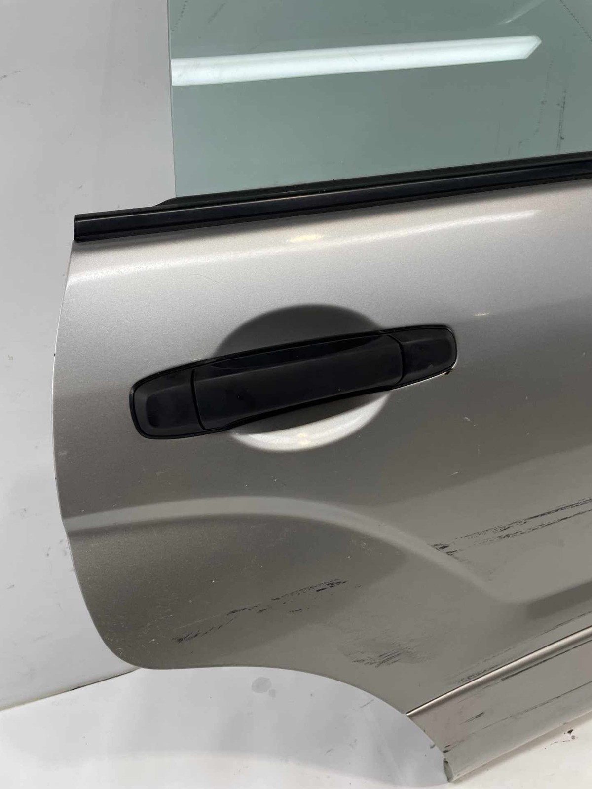 2006-2008 Subaru Forester RH Passenger Rear Driver door Assembly Scuffs Dent OEM Item image 3