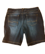 Maurices Dark Wash Midi Jean Shorts Size 11/12  - $220.45 MXN