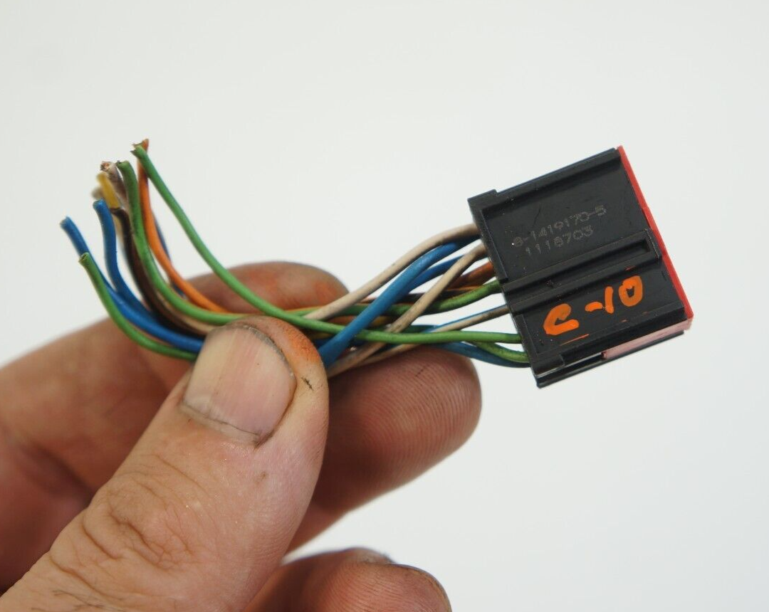 2010-2015 jaguar  XK 5.0l x150 front fuse box plug connector pig tail C10 - $25.00