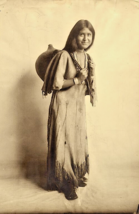 Photo of Kee-yah&#39;-ta-di aka Loti aka Lotta Atsye. Laguna Pueblo, New Mexico 1904 - £10.09 GBP