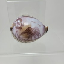 Hand Carved Tiger Cowrie Sea Shell African Giraffe Scene Tiger Cyperia - $25.73