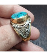 Anillo de latón con incrustación de plata con piedra central turquesa ti... - $1,502.36 MXN