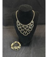 Gold Toned Necklace Bracelet Set Jewelry Statement Pieces Black Jewel LG - $27.05 CAD