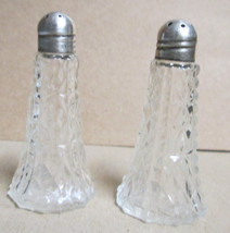 Cut Crystal Clear Glass Salt &amp; Pepper Shakers Sterling Silver Lids - $309.40 MXN