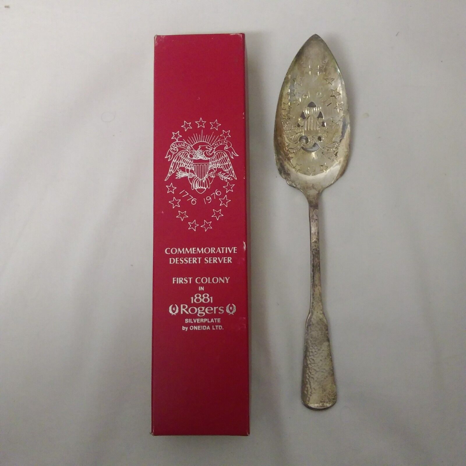 Oneida Rogers 1881 First Colony Pie Server Pierced Eagle Silver Plated in Box - $9.95