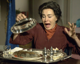 Jessica Lange as Joan Crawford shrieking at rat on plate 8x10 Photo - £7.99 GBP