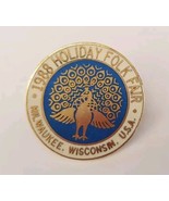 VTG 1988 Holiday Folk Fair MILWAUKEE Wisconsin Collectible Lapel Hat Pin - €17,02 EUR