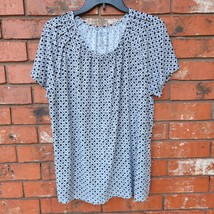 Short Cap Sleeve Pullover White and Black Blouse Woman&#39;s Size 1X - $10.00