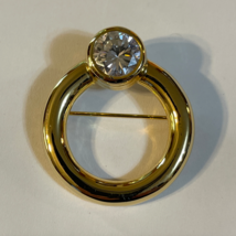 Vintage TAT Signed Gold Tone Rhinestone Glass Brooch Elegant Beautiful Circle - £7.98 GBP