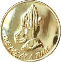 Praying Hands Gold Tone One Day At A Time Medallion Sobriety Chip - £4.78 GBP