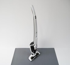 Electrolux Ergorapido Modern Cordless 2-in-1 Vacuum EHVS2510AW READ image 6