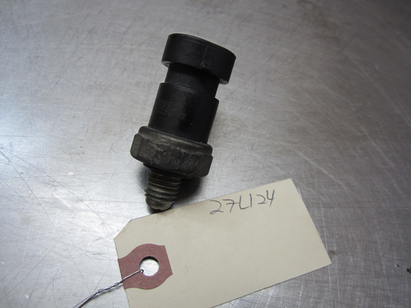 Engine Oil Pressure Sensor For 10-12 Chevrolet Malibu  2.4 12635992 - $19.80