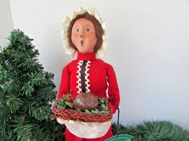 Byers Choice Carolers Mrs Bob Crachit Plum Pudding 2004 13&quot; Christmas Carol B51 - £38.75 GBP