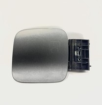 2020-2024 Nissan Versa S Fuel Door Tank Lid Assembly Complete With Hinge... - $1,485.72 MXN