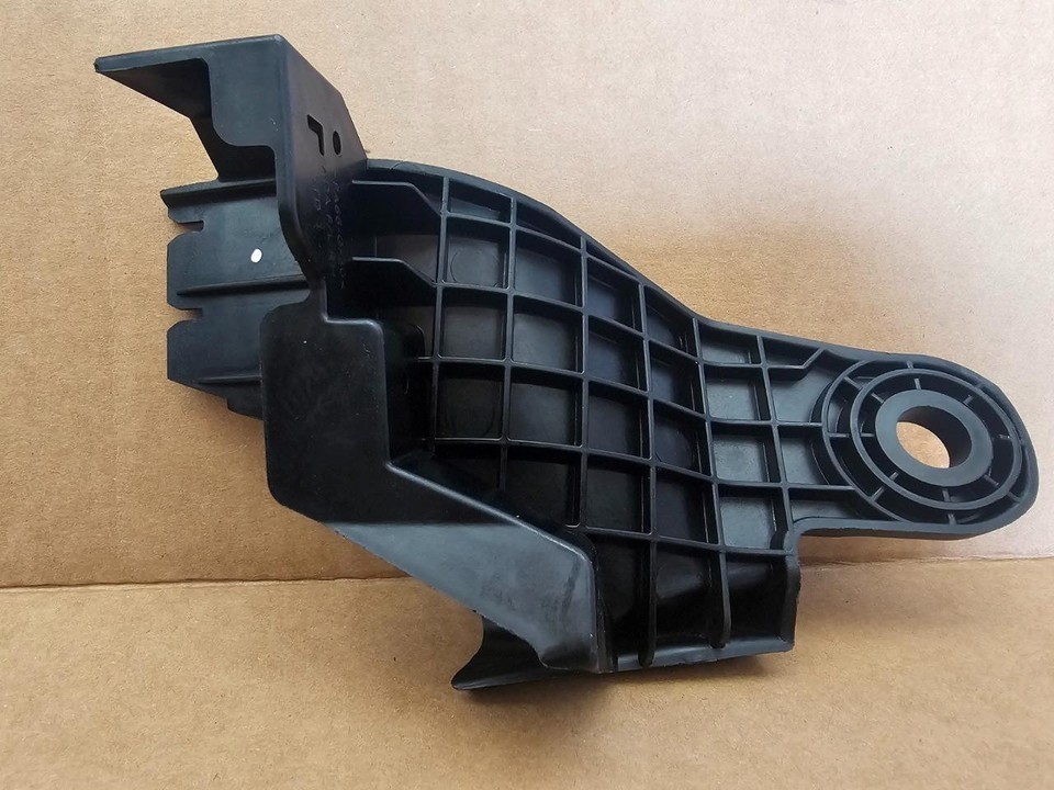 19 20 Hyundai Elantra Right RH Passenger Side headlight Bracket Tab 9215... - $22.76