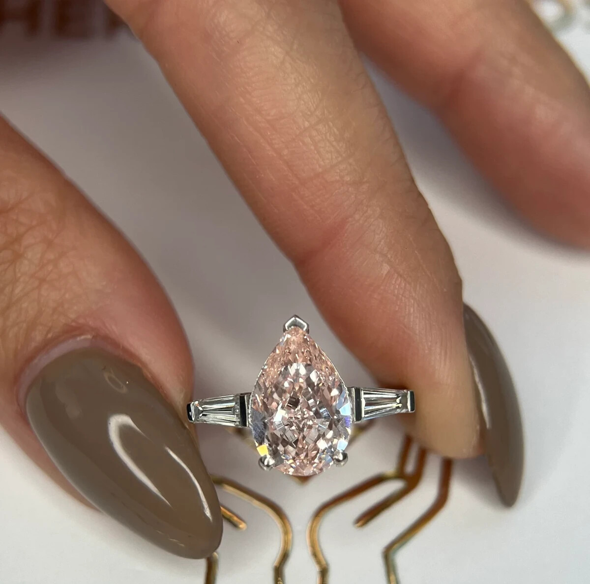 3.5 Cts Fancy Intense Pink VS1 Clarity IGI Certified Pear Shape Lab Diamond Ring Item image 3