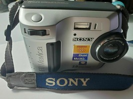 Sony MVC FD100 floppy disk 3.5&quot; Digital LCD screen Mavica zoom Camera w/EXTRAS - £75.60 GBP