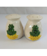 Vintage 1970s Frogs Sitting On Lilies 3.25&quot; Salt &amp; Pepper Shakers - $19.50 CAD