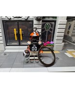 Cleveland Browns NFL Minifigure Keychain (1) - $225.09 MXN