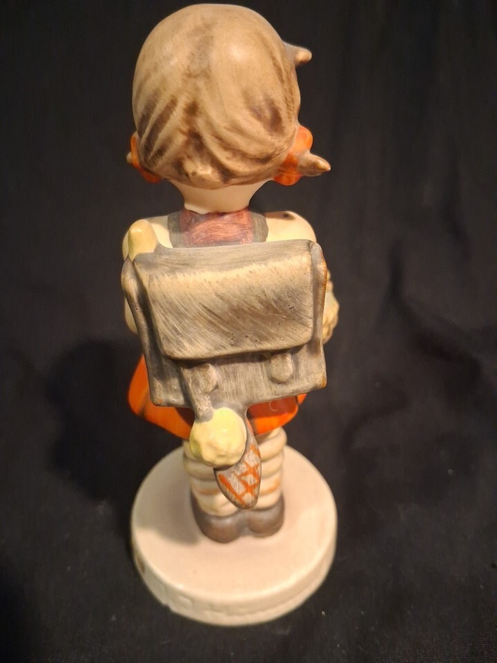 Hummel Goebel School Girl #81 2/0 Girl With Basket & Backpack 4 3/4" W... Item image 3
