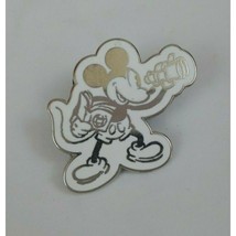 Disney Vacation Club Mickey Mouse With Binoculars &amp; Book Trading Pin - £3.49 GBP