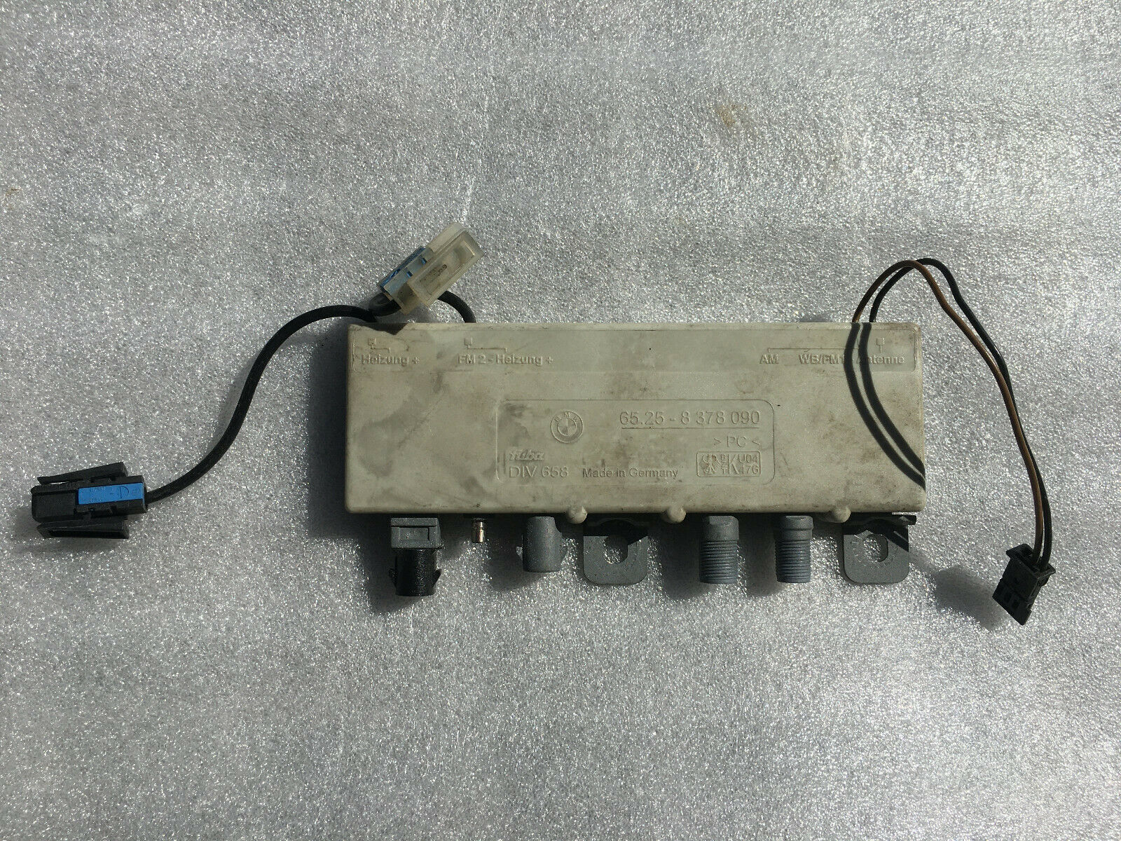 BMW E38 E39 OEM Antenna Amplifier 8378090 - $9.41
