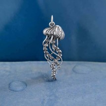Sterling Silver Detailed Jellyfish Pendant 35x11mm - $434.87 MXN