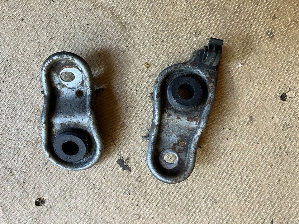 1999 99 Acura RL Radiator Mounting Brackets L&amp;R - $29.69