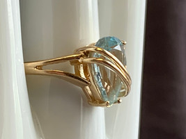 14K Yellow Gold Ring 4.31g Fine Jewelry Size 8.25 Band Blue Topaz Color Stone - £279.73 GBP
