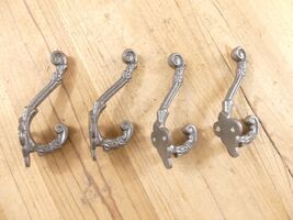 4 COAT HOOKS **SOME RUST** IRON VINTAGE ANTIQUE LOOK HAT HOOK KEY BATH H... - €12,97 EUR 4 COAT HOOKS **SOME RUST** IRON VINTAGE ANTIQUE LOOK HAT HOOK KEY BATH H... - €12,97 EUR