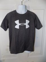 Under Armour Gray Heat Gear Loose Fit Short Sleeve T-Shirt Size 5 Boy's EUC - $16.20