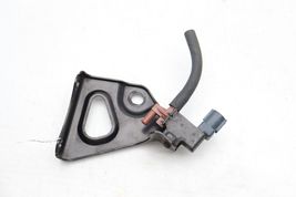 00-02 TOYOTA CELICA VACUUM SWITCH VALVE E2313 image 3