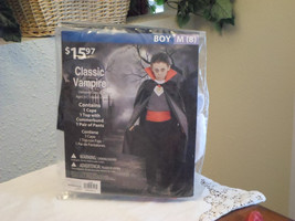Boys Classic Vampire Halloween Costume Sz M (8) - $15.00