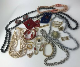 Vtg Costume Jewelry Lot Boho MOD Mixed Materials 20+ pcs retro hearts fl... - $29.69