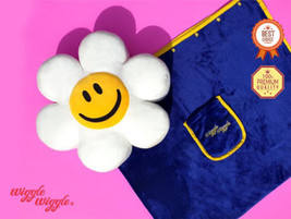 [WIGGLE WIGGLE] Cushion Blanket Set Smile We Love Korean Brand Knee Blanket - £50.06 GBP