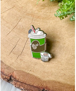 Walt Disney Pin Mickey Green Starbucks Style Coffee To Go Cup w/ Creamer - $733.09 MXN
