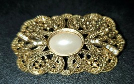 Vintage gold tone wire brooch with faux pearl center filigree design pin - £6.17 GBP